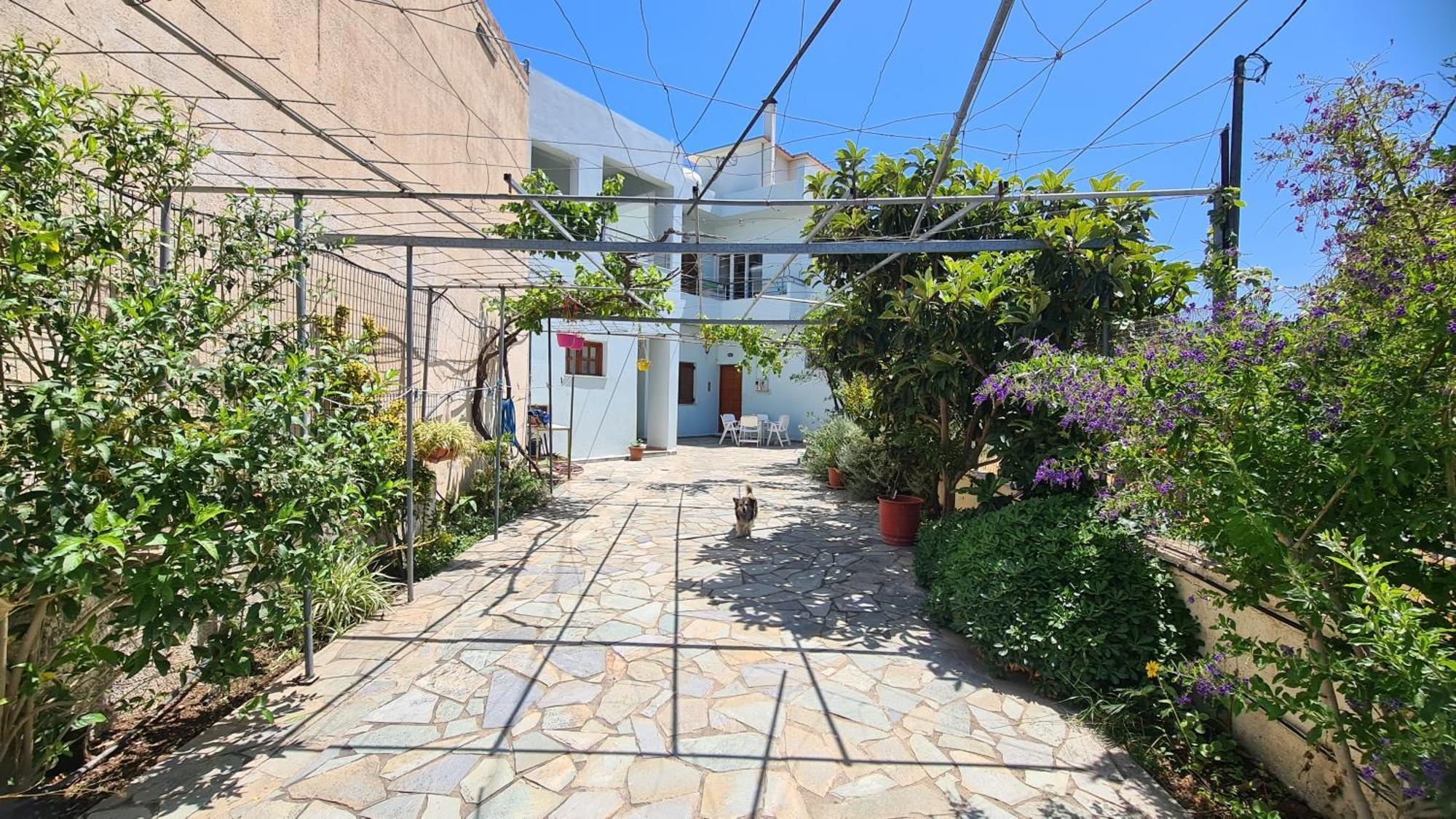 Mum'S Yard Apartment Istro Exterior photo